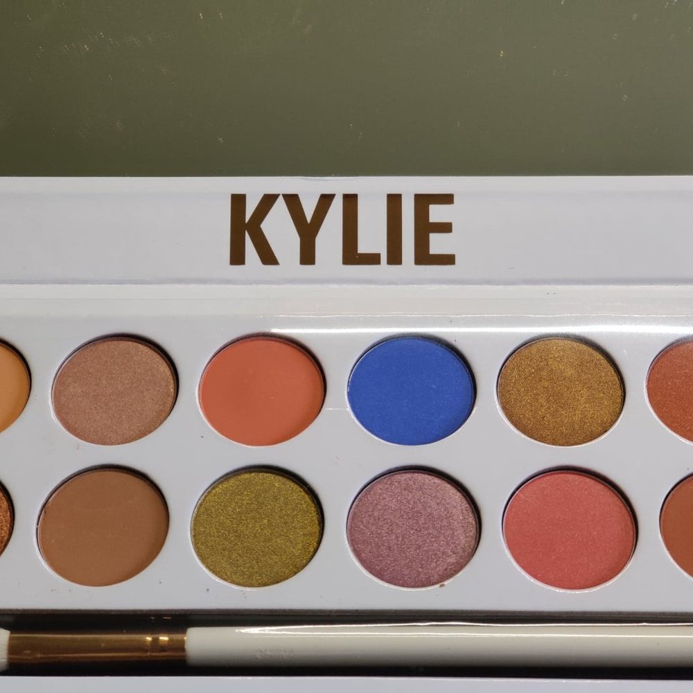 Kylie Cosmetics Royal Peach Palette New